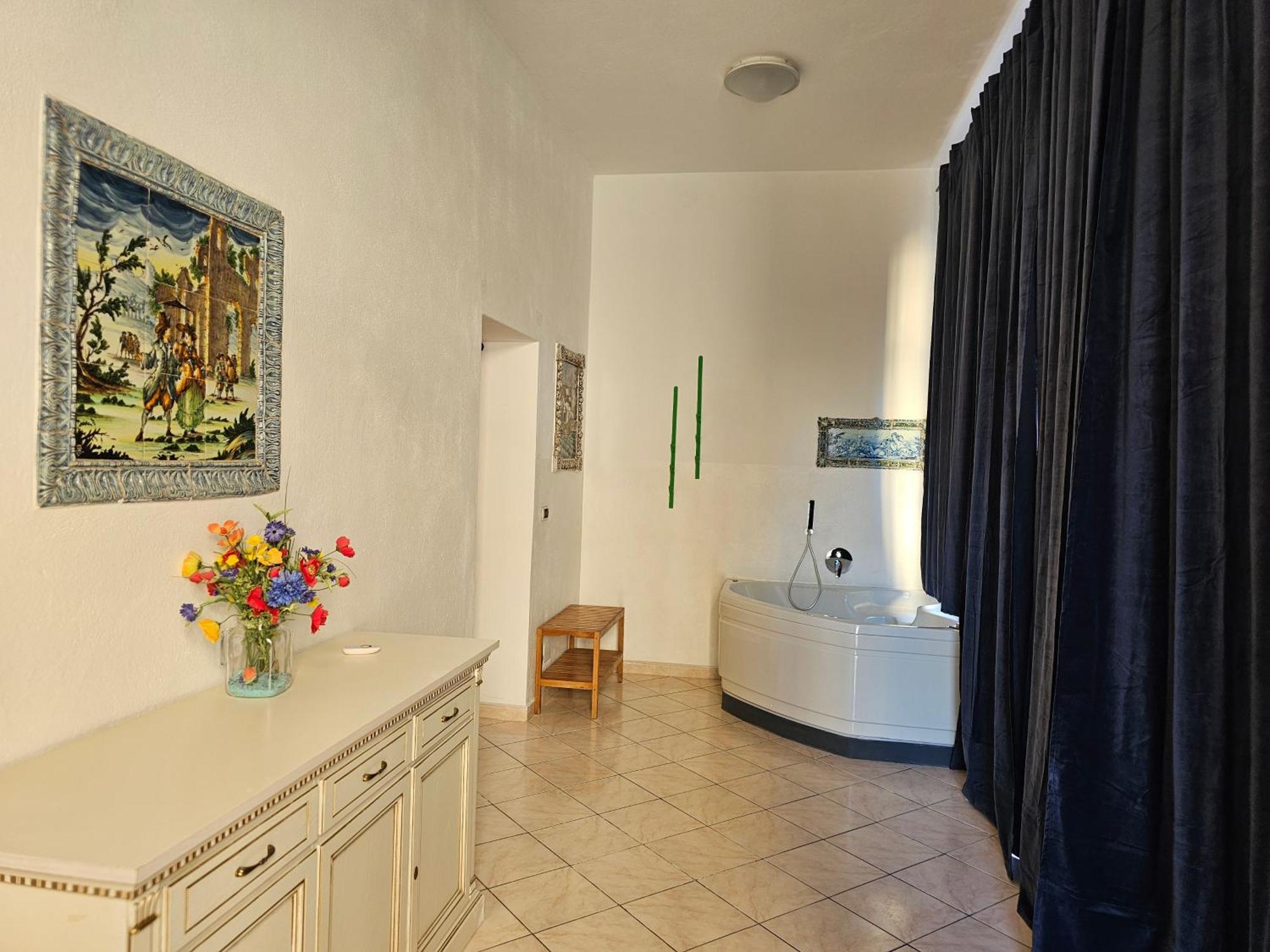 Casa Atena, Spaziosa, Romantica Con Idromassaggio Privato Варацце Экстерьер фото