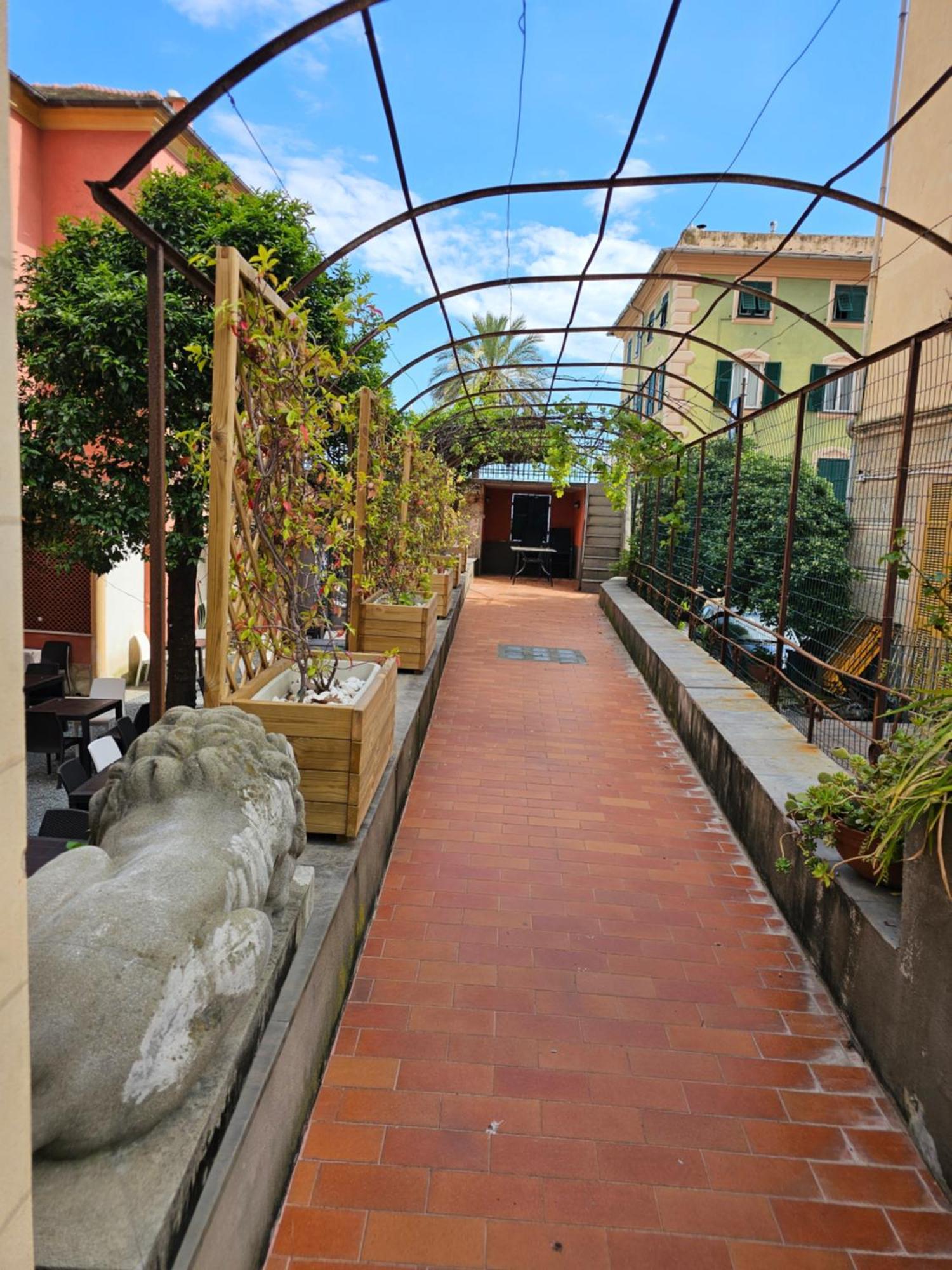 Casa Atena, Spaziosa, Romantica Con Idromassaggio Privato Варацце Экстерьер фото